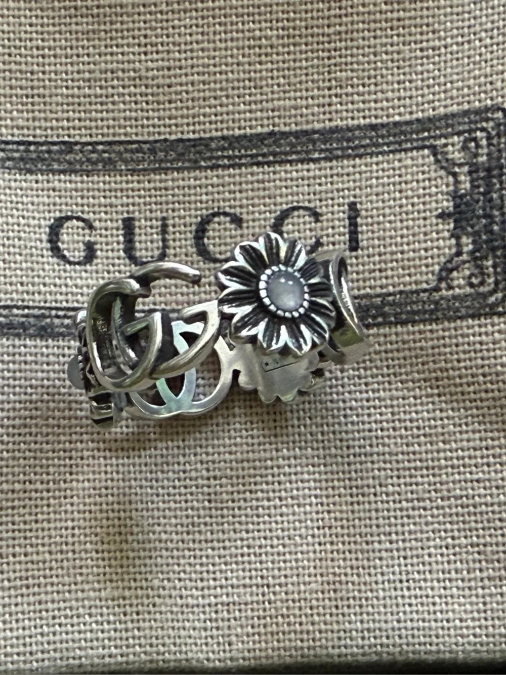 Gucci Silver Daisy Logo Ring with Light Green Ribbon